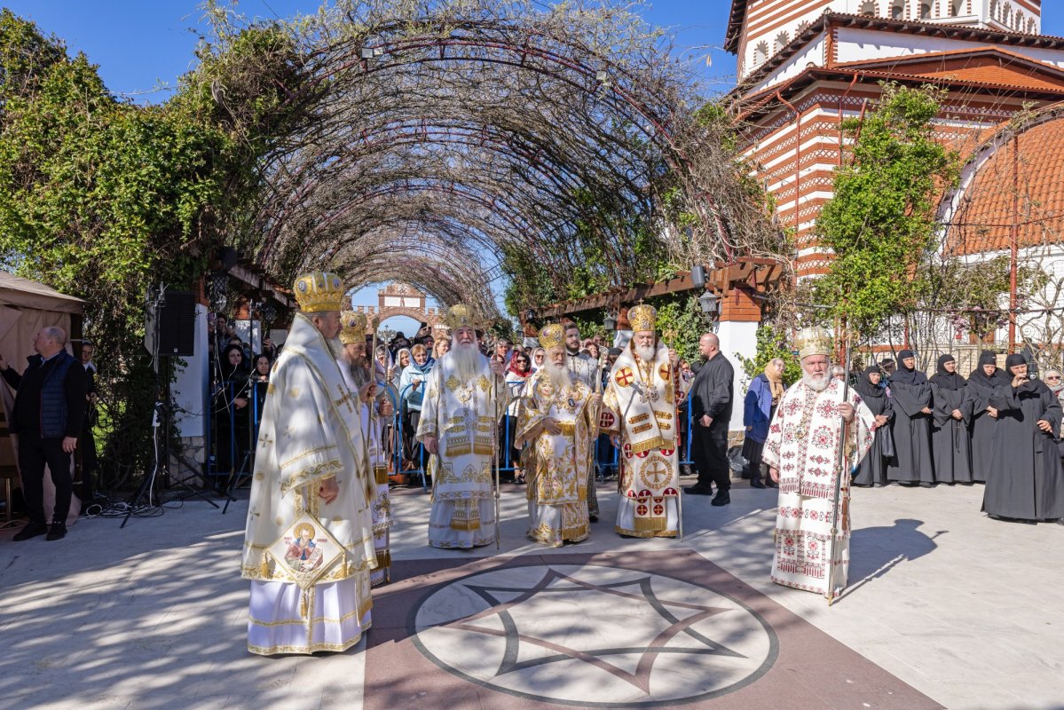 Hramul Mănăstirii Pantocrator din Drăgăneşti‑Vlaşca 361153