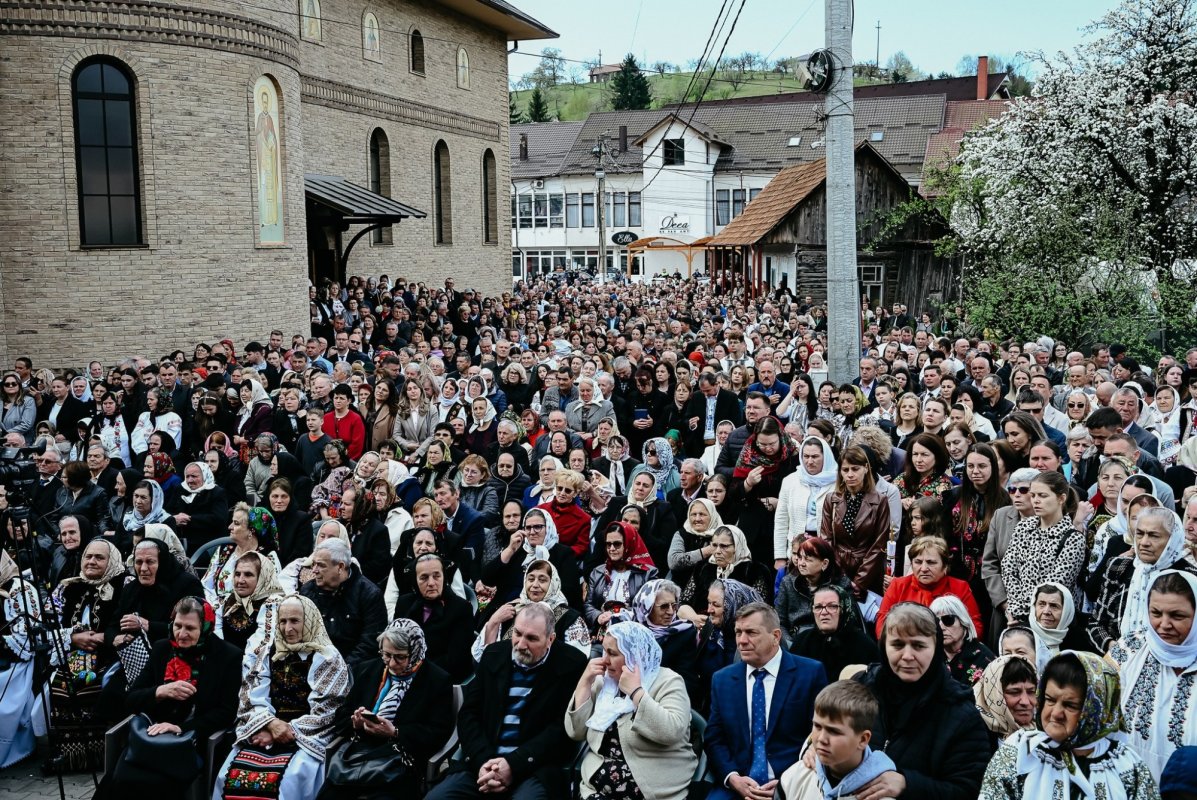 Biserica din Sângeorz‑Băi, sfințită de cinci ierarhi 361215