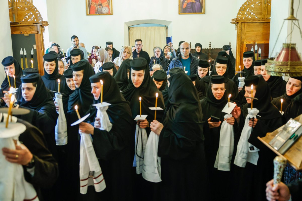 Deshumarea moaștelor Sfintei Cuvioase Antonina de la Tismana 361253