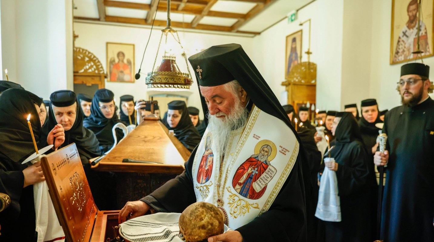 Deshumarea moaștelor Sfintei Cuvioase Antonina de la Tismana 361254