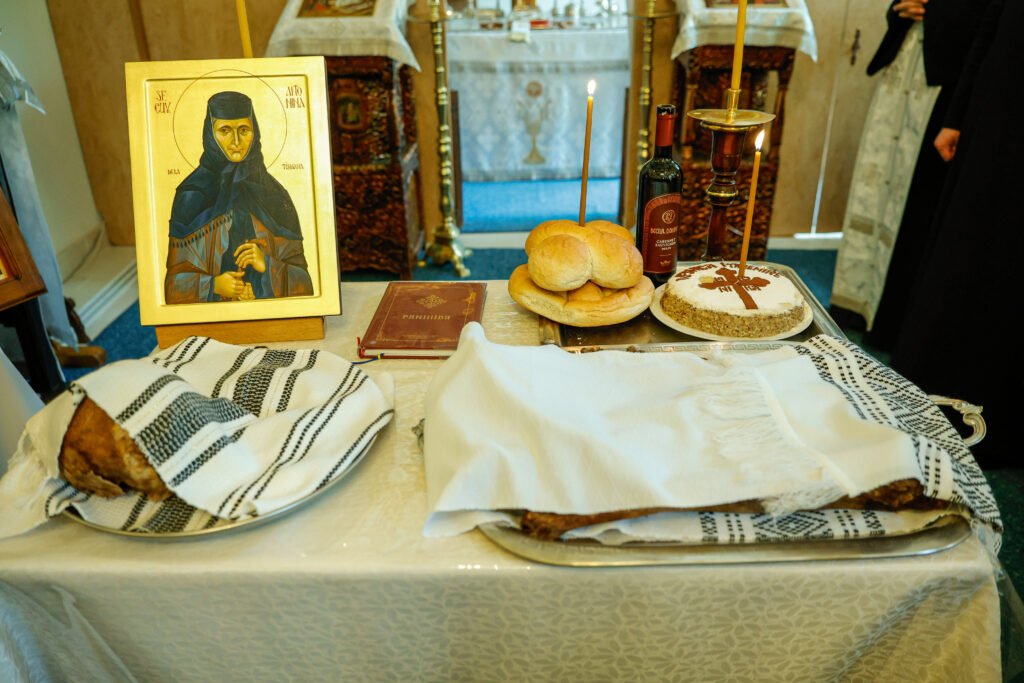 Deshumarea moaștelor Sfintei Cuvioase Antonina de la Tismana 361256