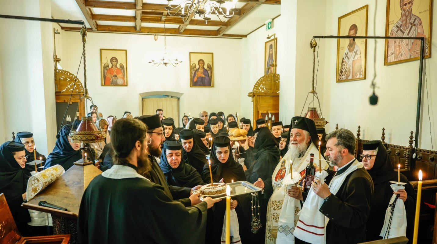 Deshumarea moaștelor Sfintei Cuvioase Antonina de la Tismana 361265