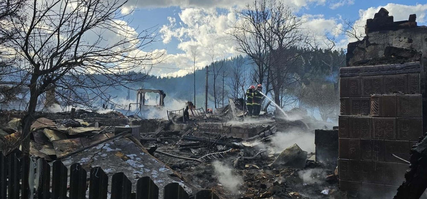 Familii grav afectate de un incendiu la Soveja 361177