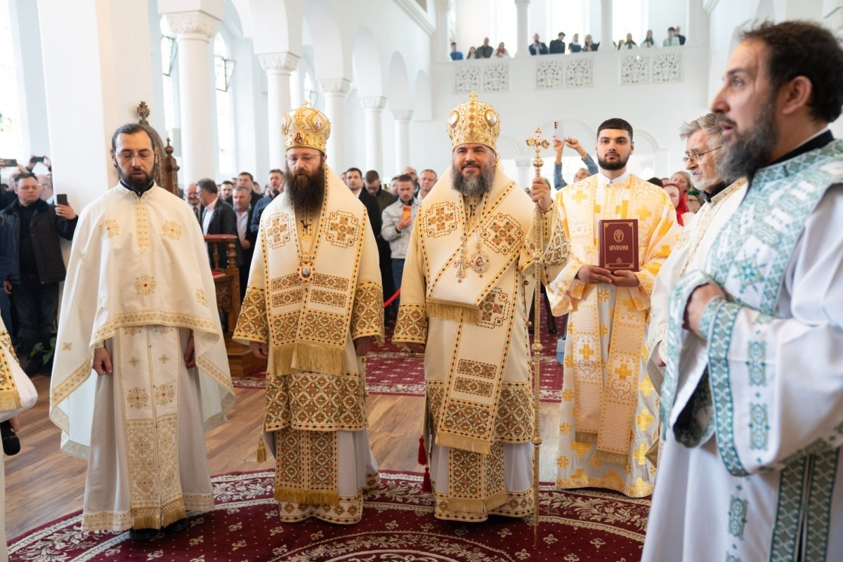Hramul Catedralei Arhiepiscopale românești din Londra 361263