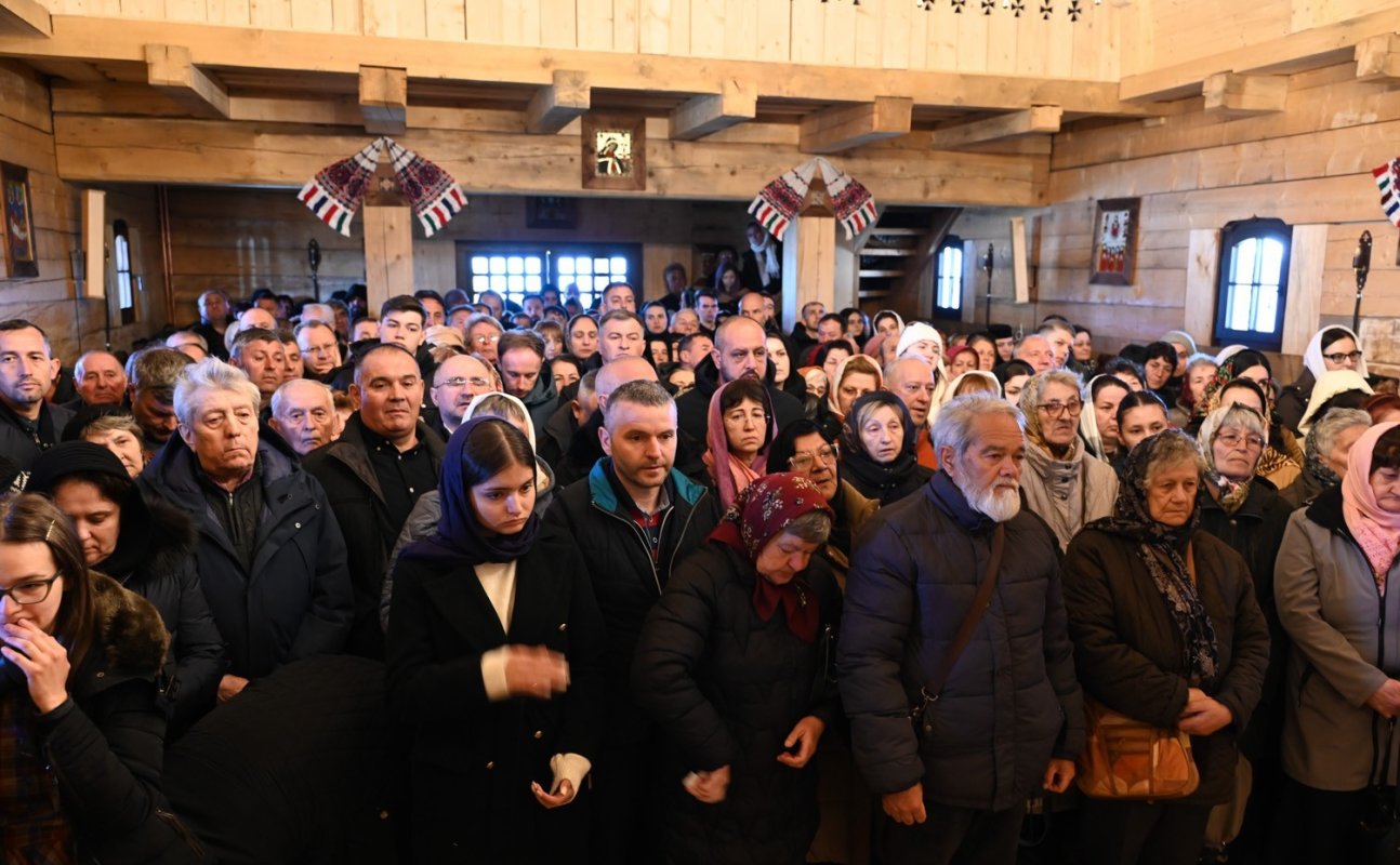 Sărbătoare la Schitul Petrila în Duminica Sfintelor Femei Mironosițe 361224