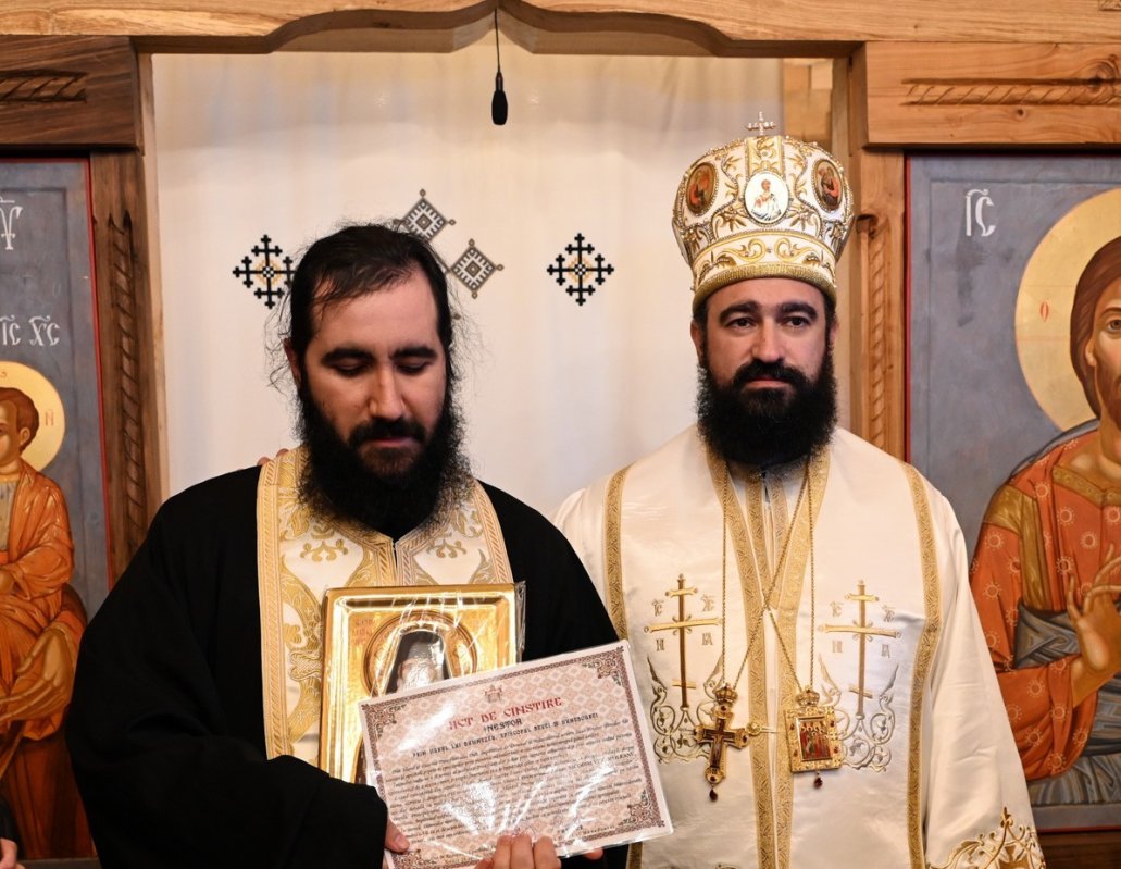 Sărbătoare la Schitul Petrila în Duminica Sfintelor Femei Mironosițe 361226