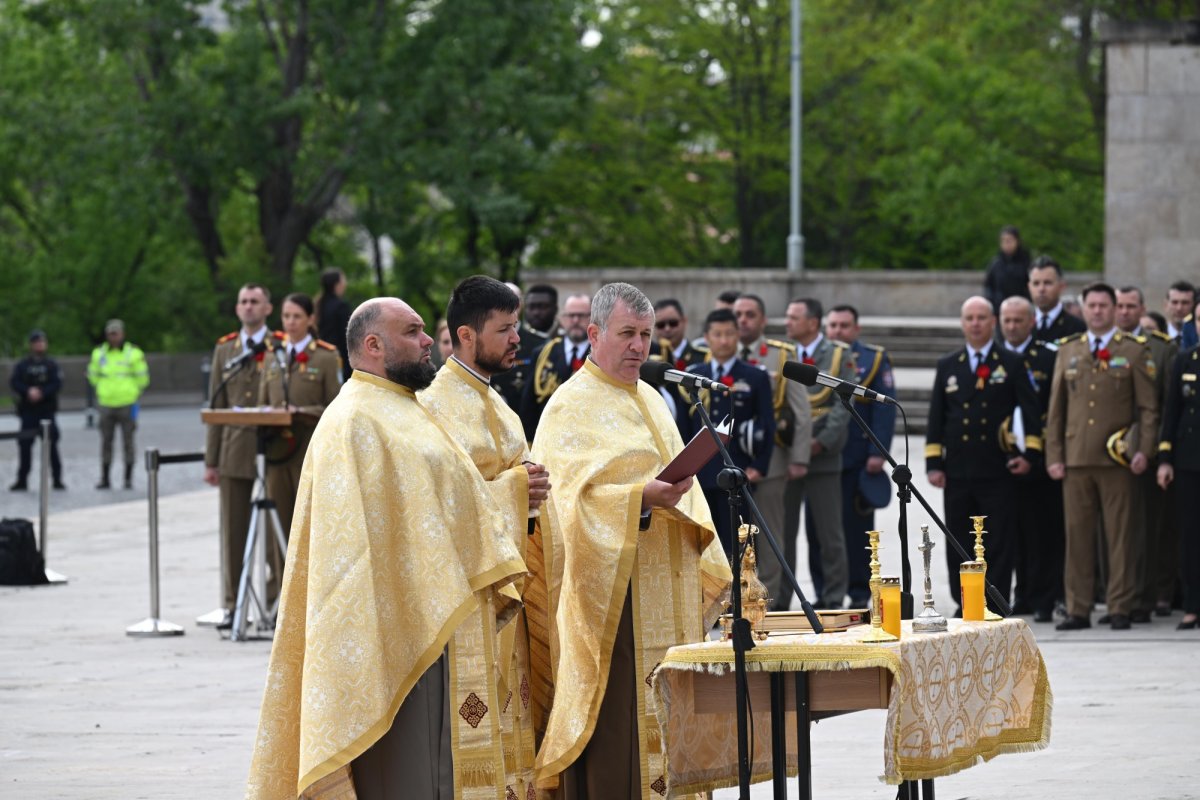 Ceremonie militară și religioasă de Ziua Veteranilor de Război 361342