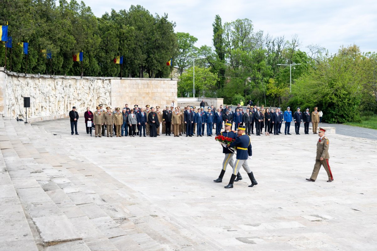 Ceremonie militară și religioasă de Ziua Veteranilor de Război 361346