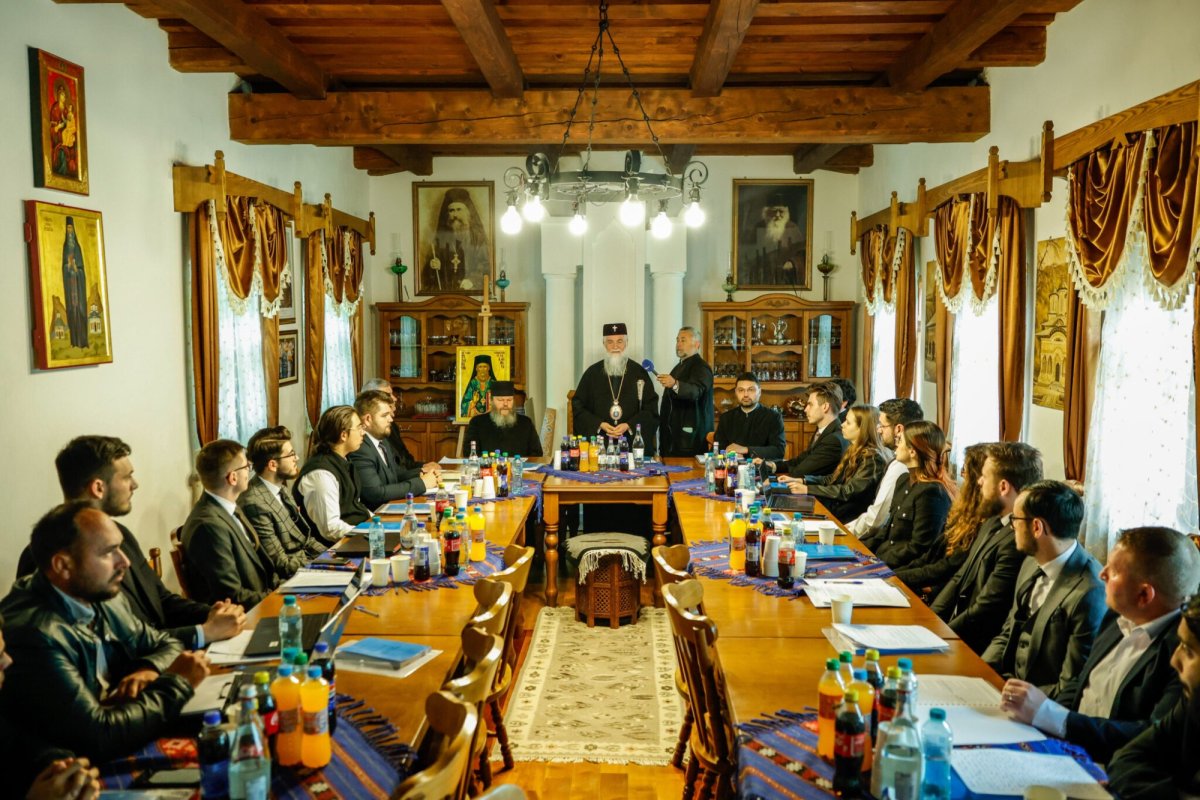 Simpozion naţional studenţesc la Mănăstirea Lainici 361338