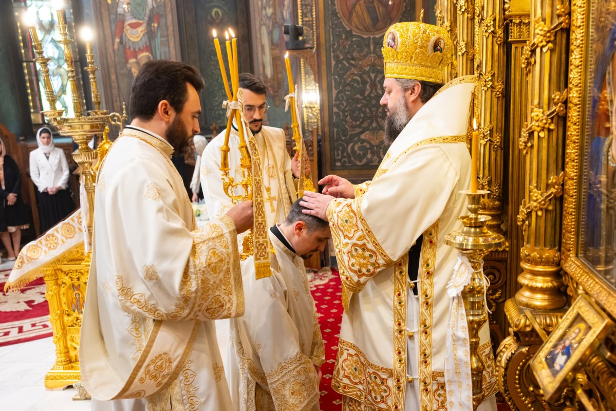 Hirotonie întru diacon la Catedrala Patriarhală din București 361540