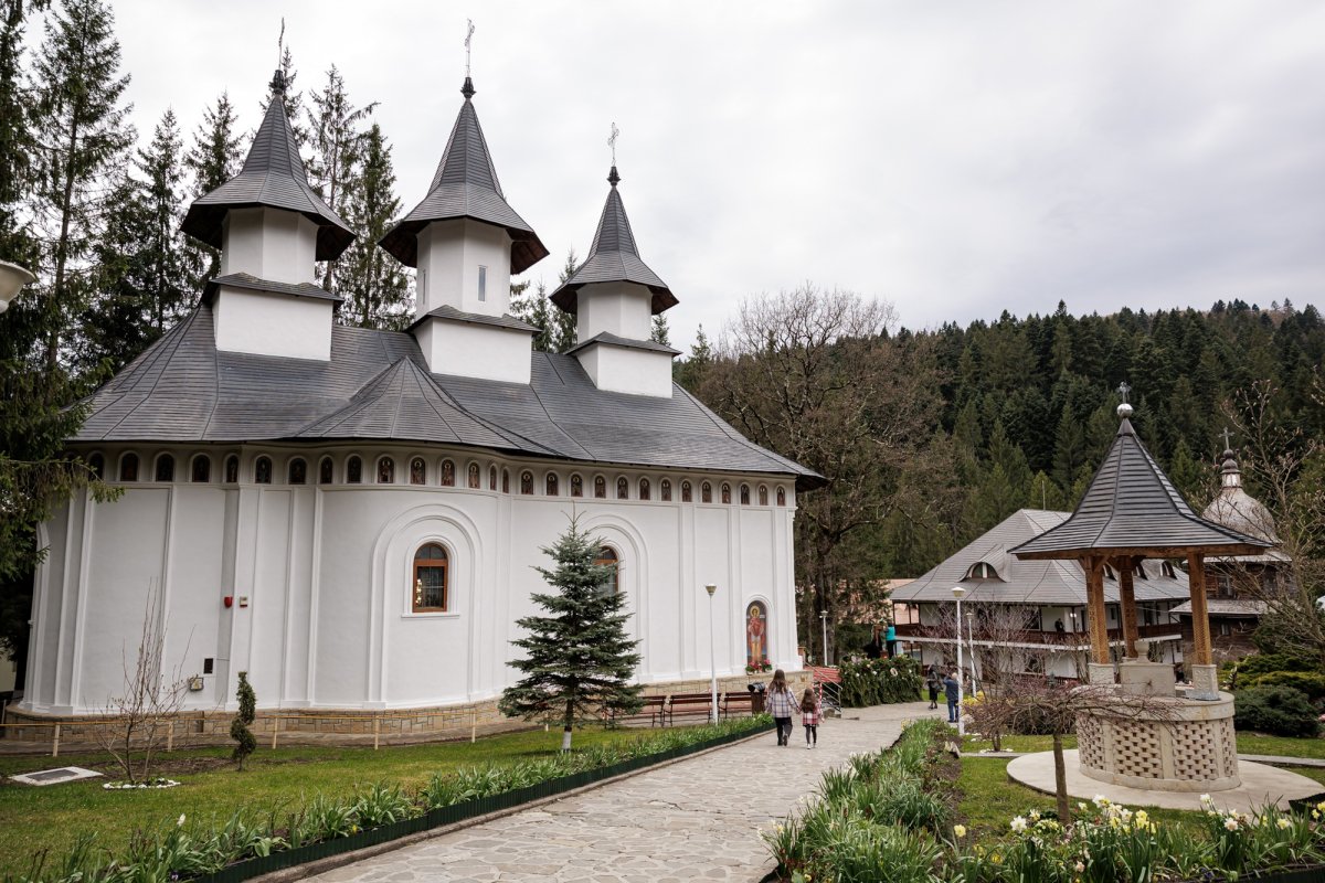 Priveghere la Mănăstirea Durău, în ajunul proclamării locale a canonizării Sfintei Mavra 361583