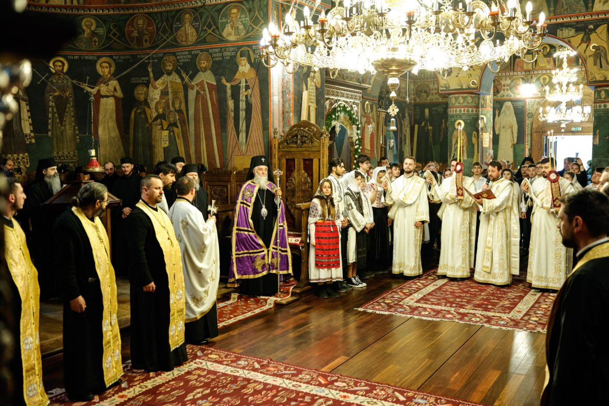 Sărbătoare luminoasă la Mănăstirea Lainici din Gorj 361569
