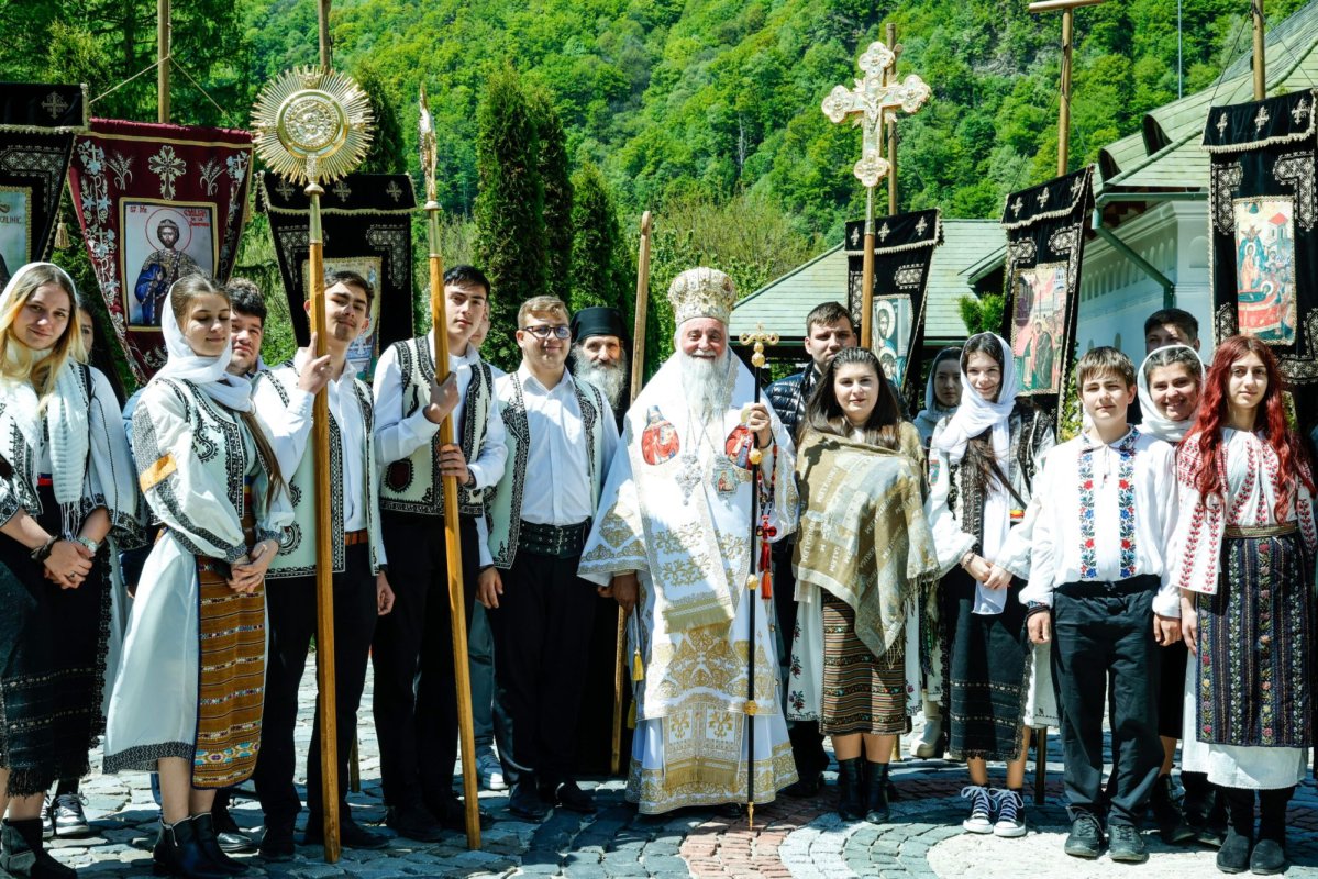 Sfântul Cuvios Irodion cinstit în sobor de ierarhi la Mănăstirea Lainici 361567