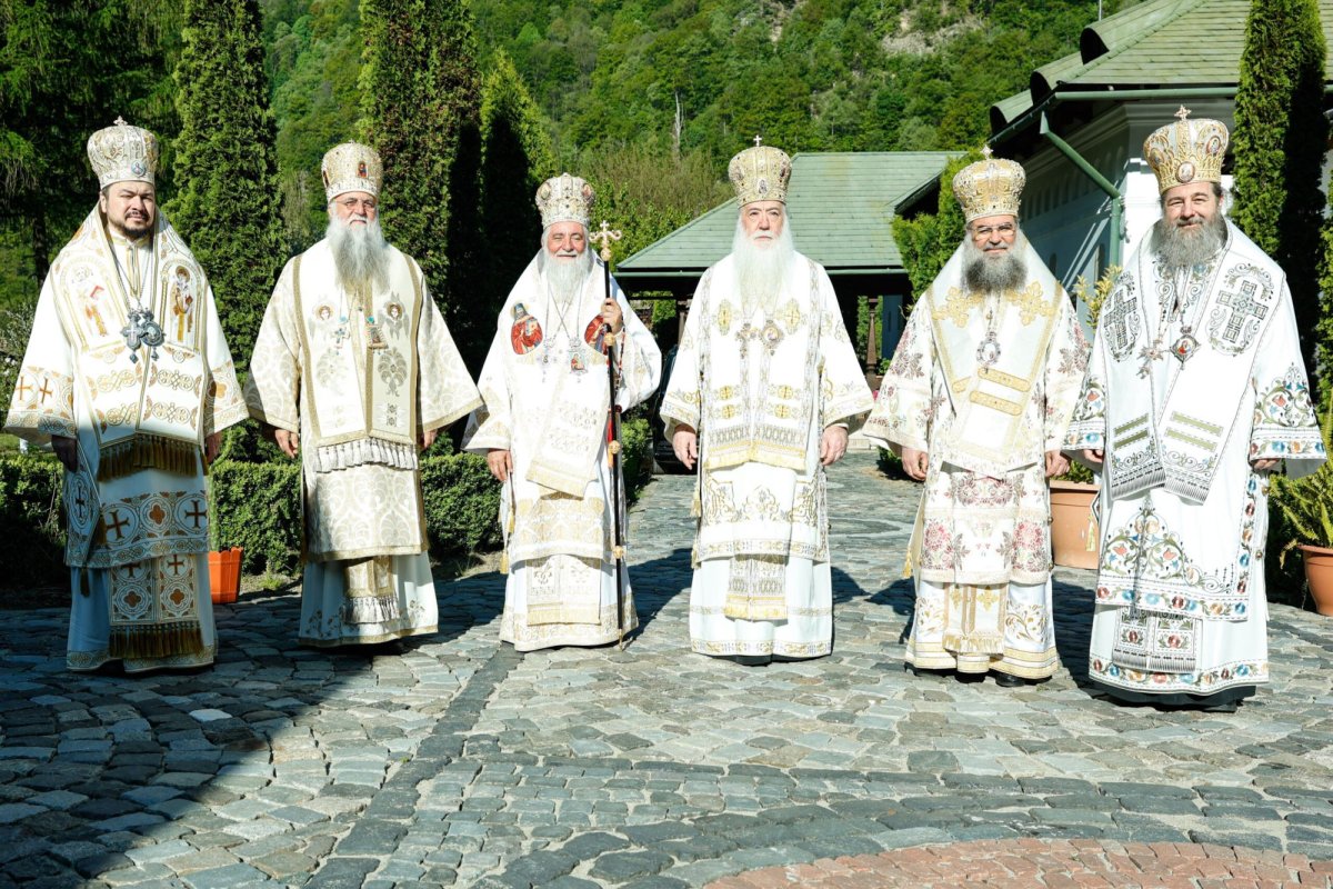 Sfântul Cuvios Irodion cinstit în sobor de ierarhi la Mănăstirea Lainici 361570