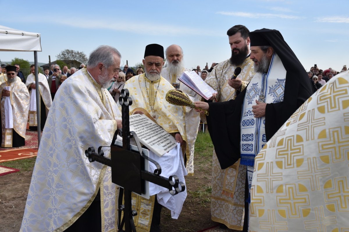 Biserică închinată Sfântului Luca al Crimeei și icoanei Maicii Domnului „Axion Estin” la Iași 361602