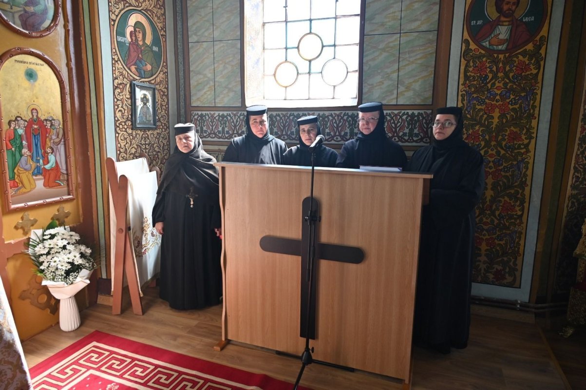 Liturghie arhierească în Parohia Drăgești, Episcopia Oradiei 361708