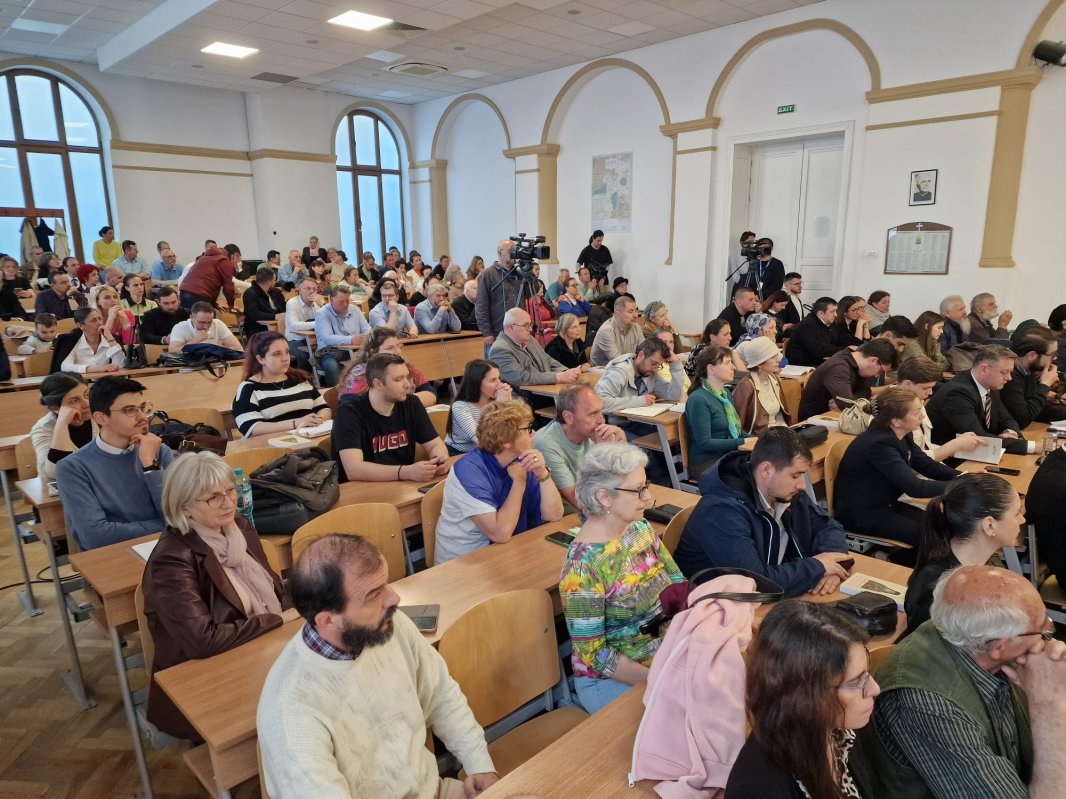 Conferință dedicată „Rugului Aprins” în București 361848