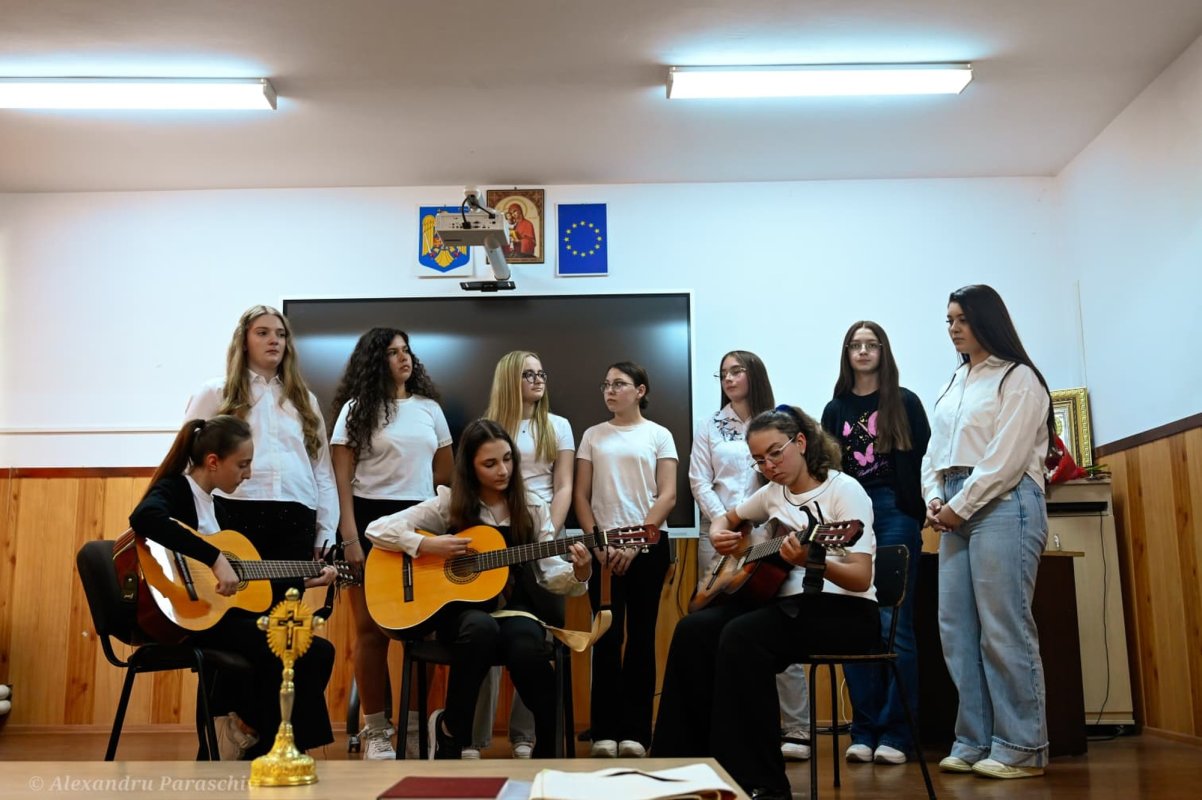 Moment aniversar la o școală din orașul Mizil 362039
