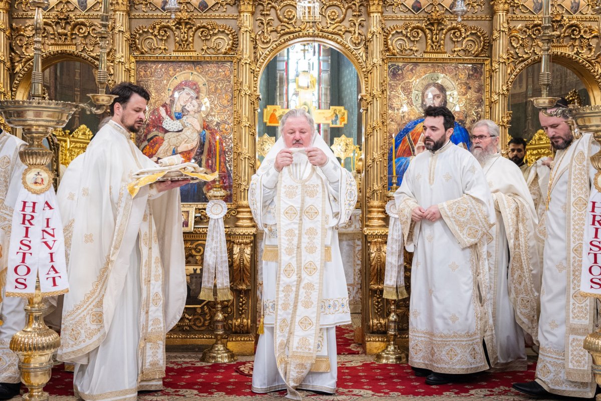 Darul preoţiei pentru un arhidiacon psalt al Catedralei Patriarhale 362217
