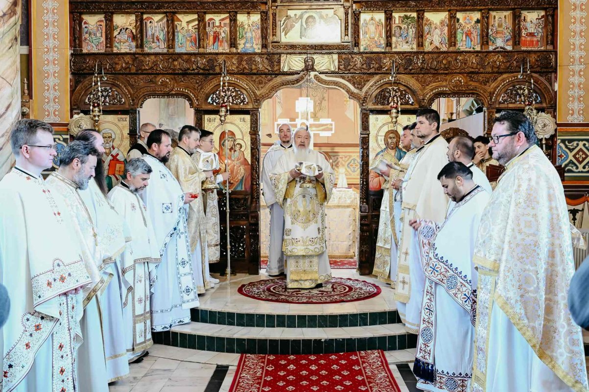 Binecuvântare arhierească în Parohia Turda‑Băi 362338