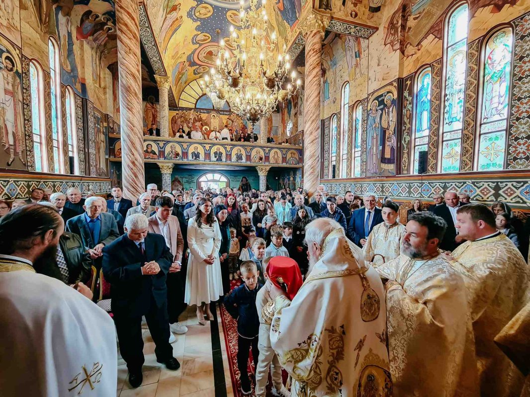 Binecuvântare arhierească în Parohia Turda‑Băi 362339