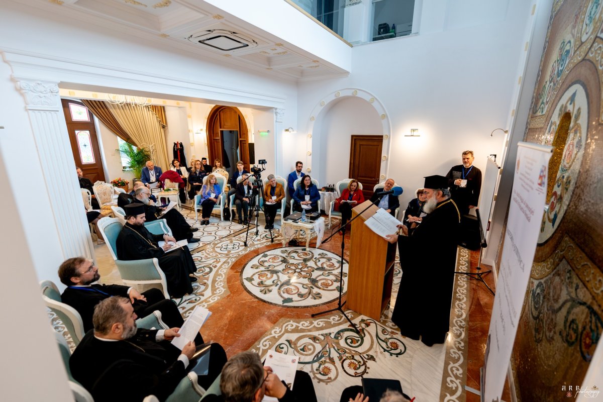 Teologi, filosofi și sociologi au dezbătut la Bacău rolul și provocările familiei în societatea contemporană 362354