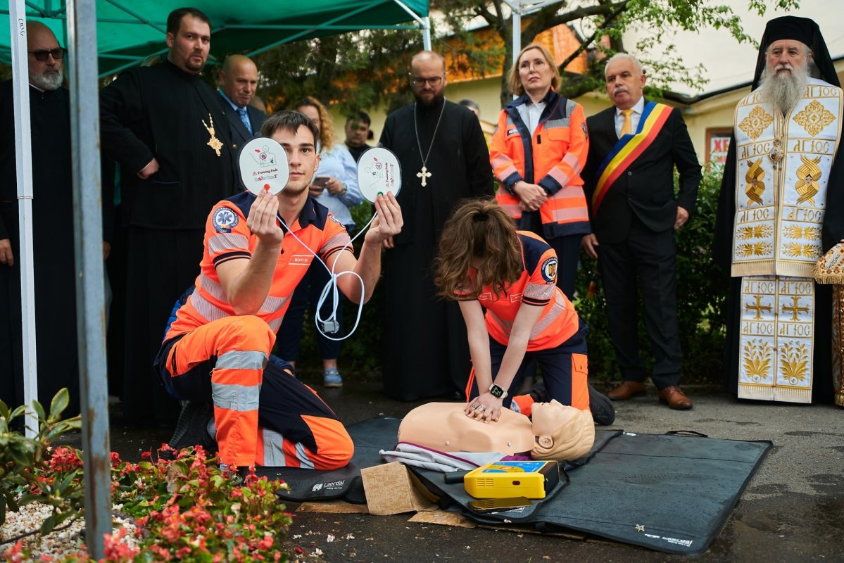 Defibrilator extern automat, achiziționat cu sprijinul Asociației „Filantropia Ortodoxă”-Filiala Gherla 362579