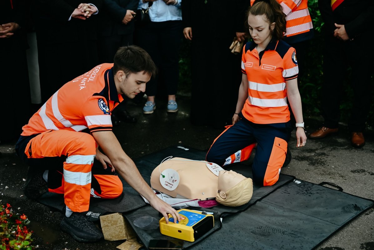 Defibrilator extern automat, achiziționat cu sprijinul Asociației „Filantropia Ortodoxă”-Filiala Gherla 362580