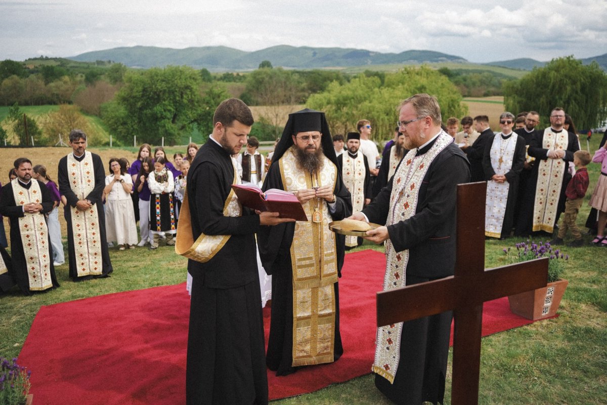Piatra de temelie pentru Centrul misionar de tineret „Sfântul Nicolae” din Horoatu Crasnei 362571