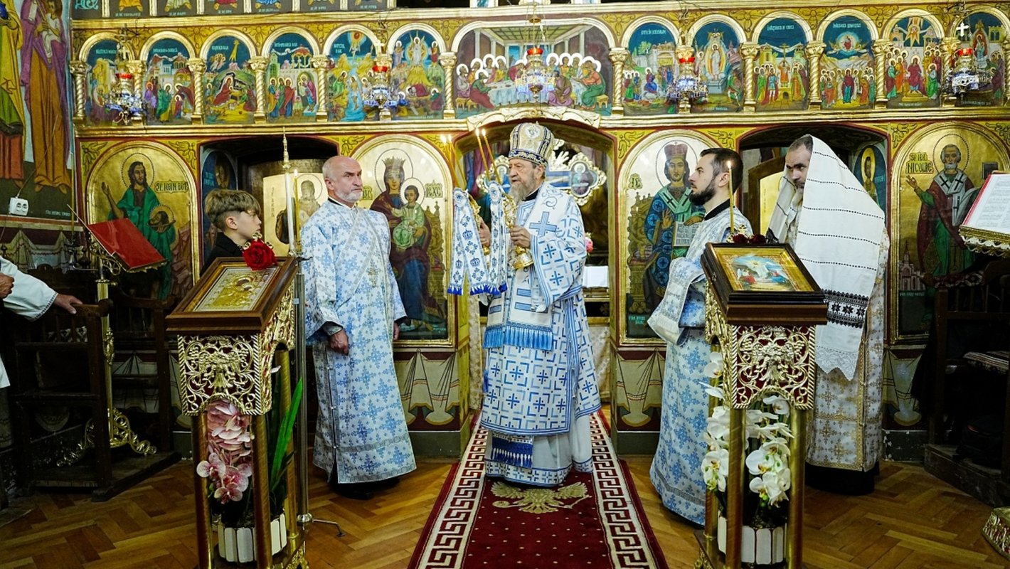 Liturghie arhierească în biserica veche din cartierul sibian Turnişor 362982