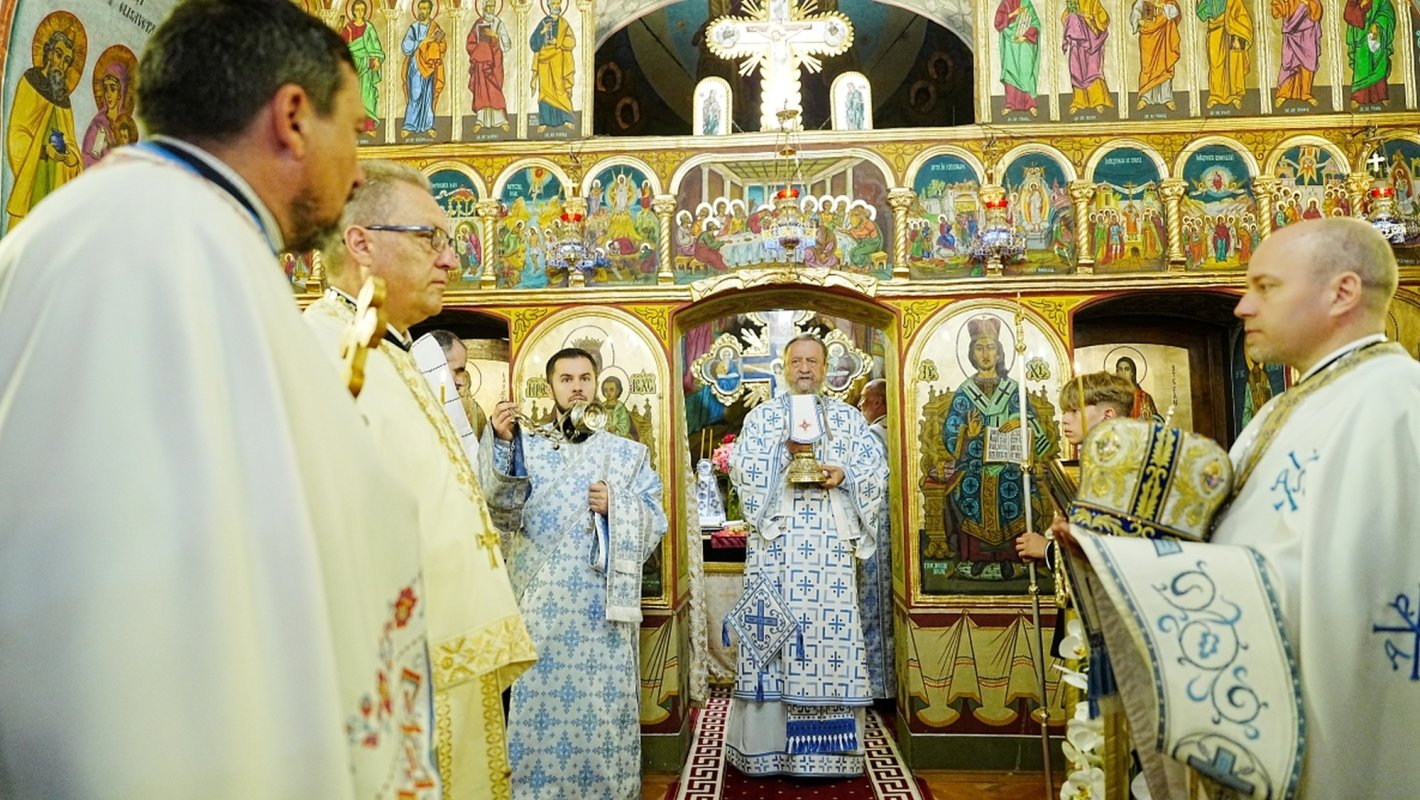 Liturghie arhierească în biserica veche din cartierul sibian Turnişor 362984