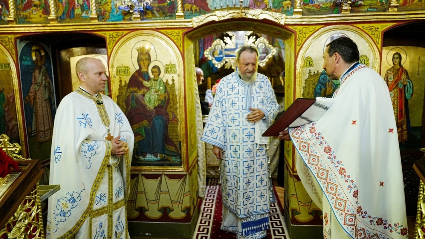 Liturghie arhierească în biserica veche din cartierul sibian Turnişor 362988