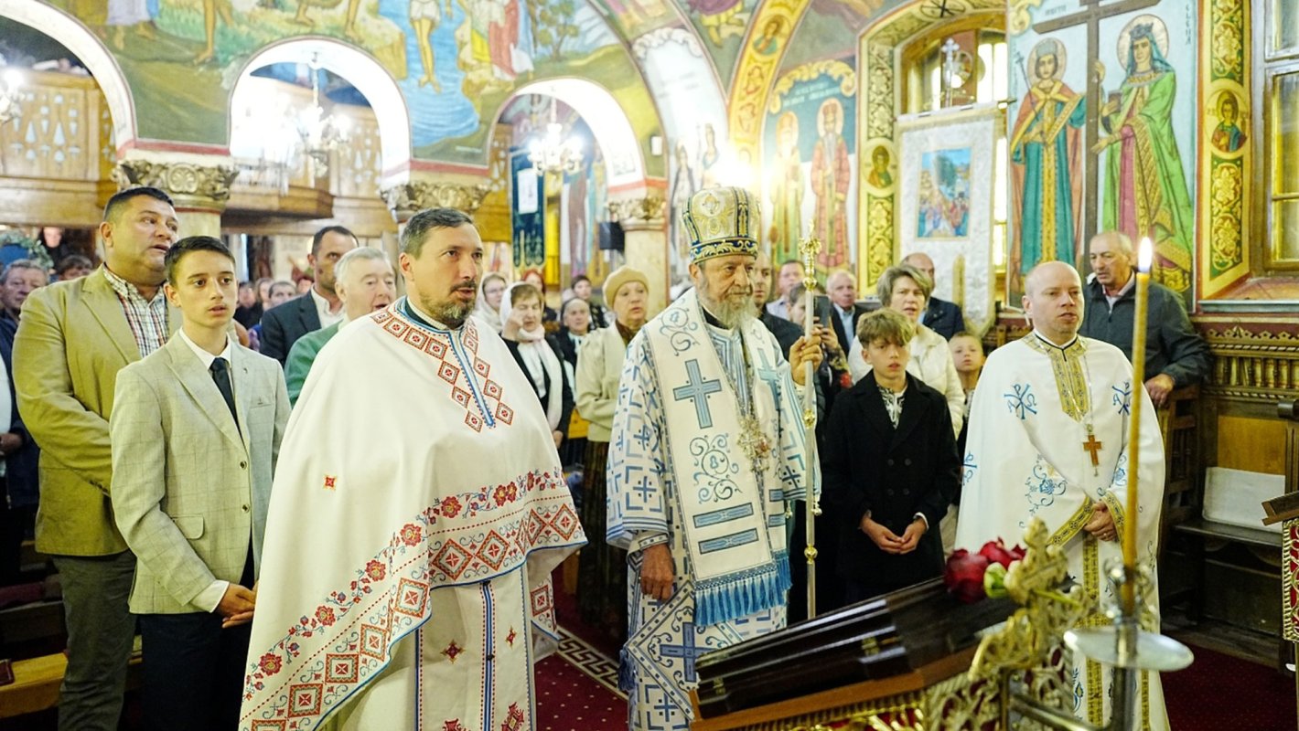 Liturghie arhierească în biserica veche din cartierul sibian Turnişor 362989