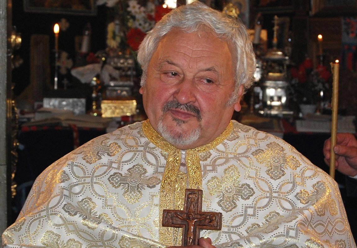 Părintele Florin Bucescu - chip al nobleței unei generații de altădată și păstrător al frumuseții cântării  363021
