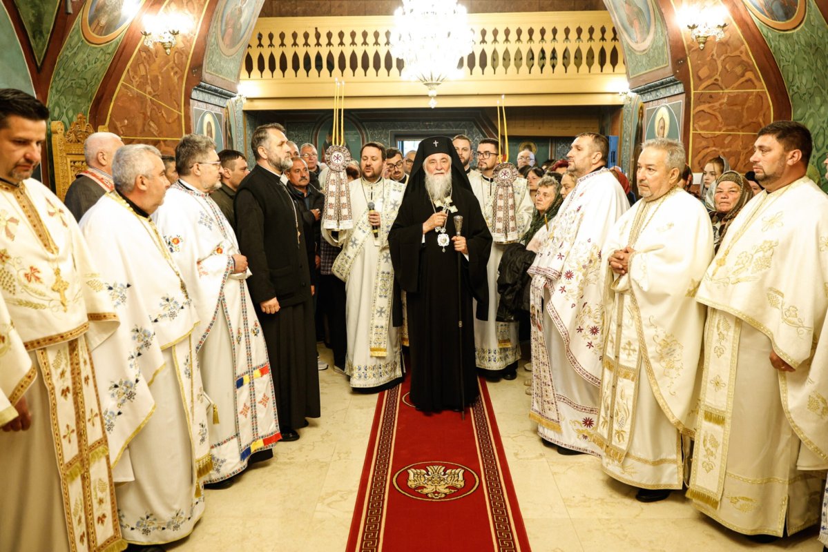 Sfințirea unei biserici înnoite din județul Dolj 363025