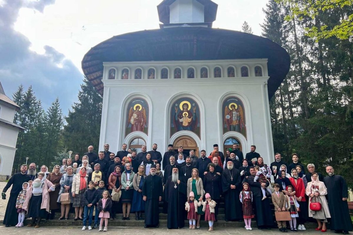 Conferință pe tema sfințeniei în familie și parohie la Durău 363112