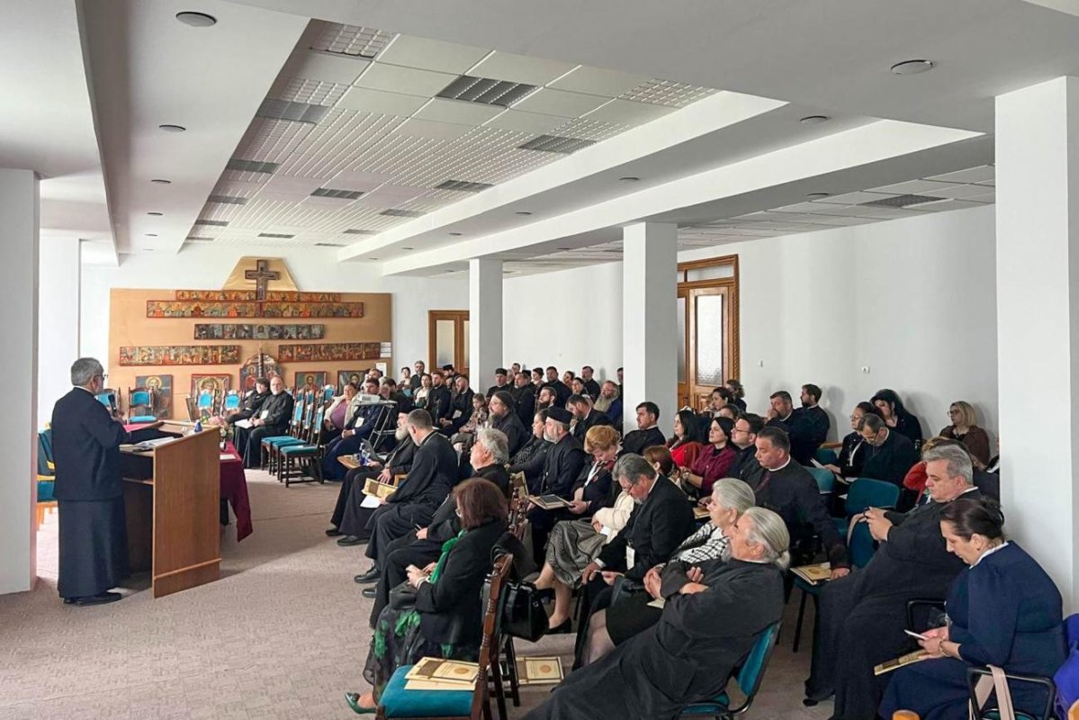 Conferință pe tema sfințeniei în familie și parohie la Durău 363113