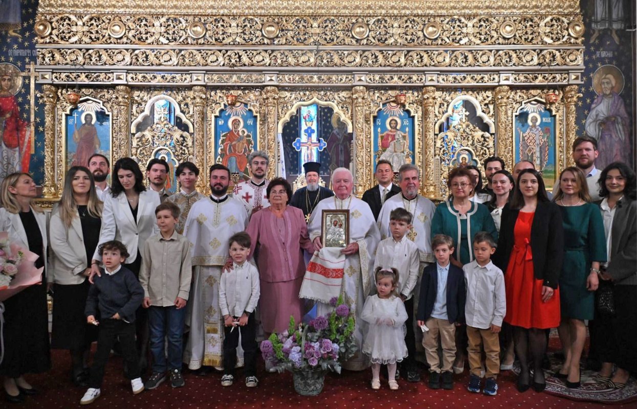 Binecuvântare arhierească şi aniversare în Parohia Oradea‑Vii 363188
