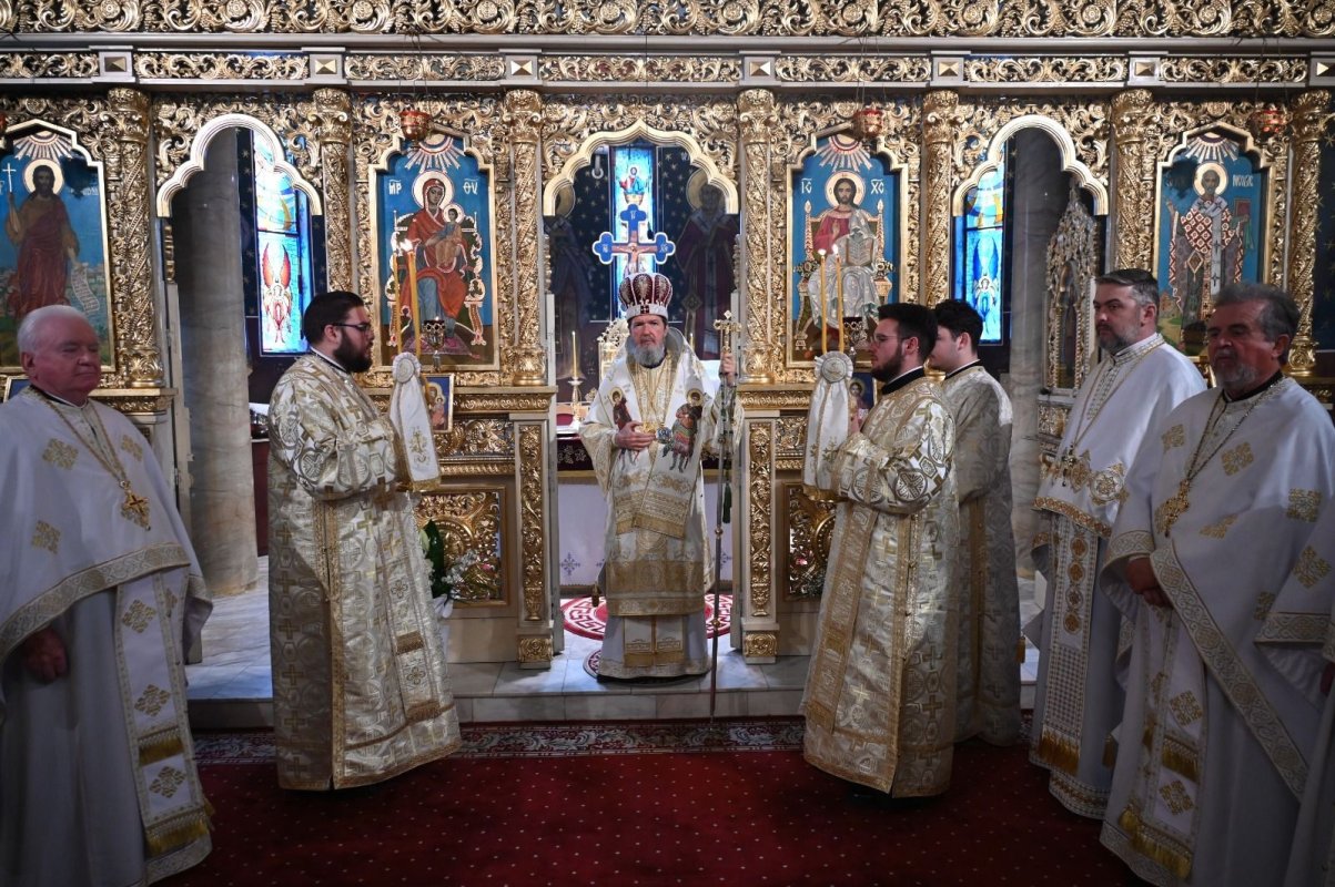 Binecuvântare arhierească şi aniversare în Parohia Oradea‑Vii 363189