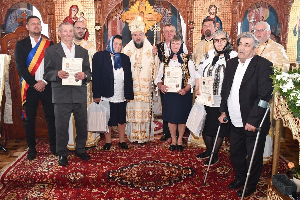 Două parohii vizitate de Episcopul Caransebeșului 363202