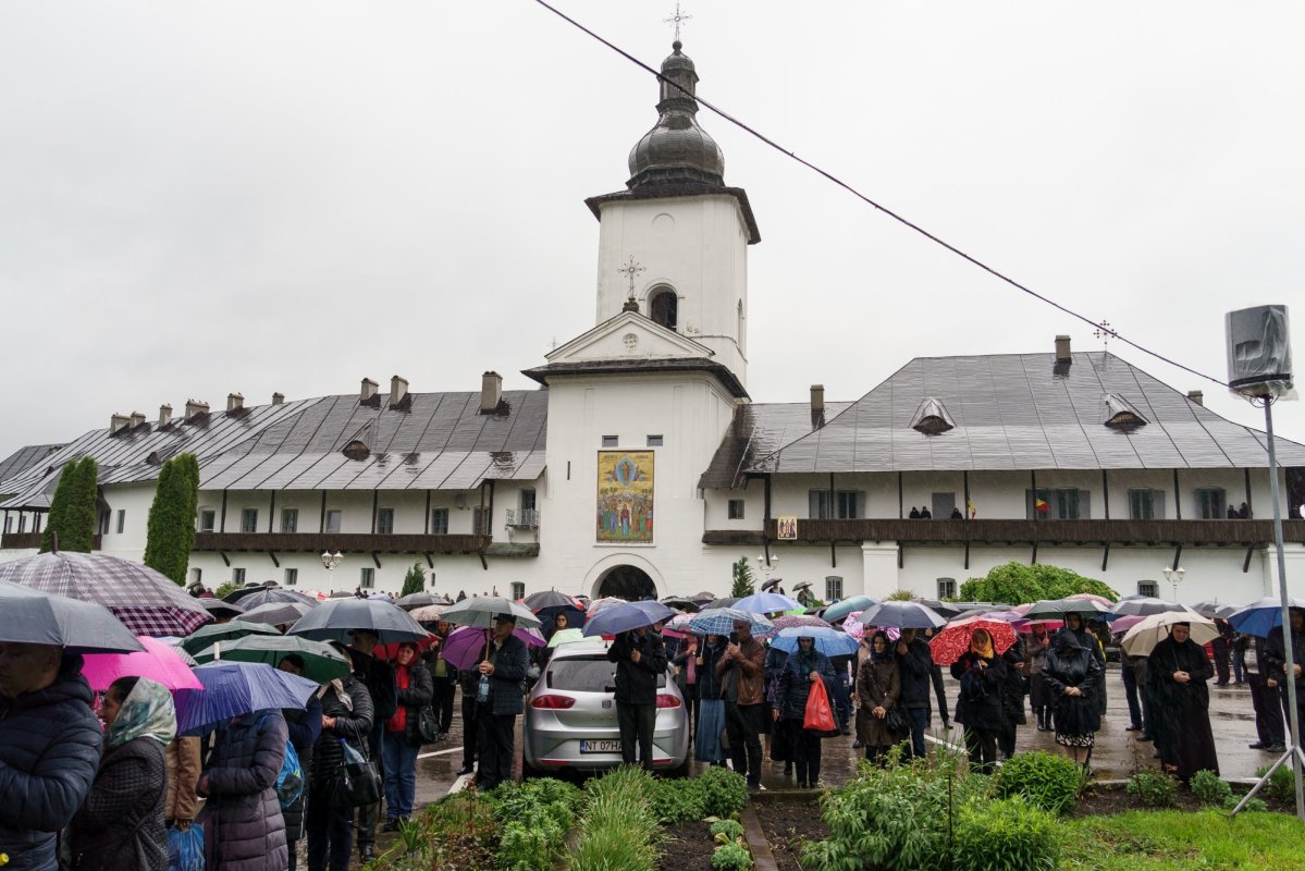 Hramul istoric al Mănăstirii Neamț, sărbătorit de praznicul Înălțării Domnului 363418