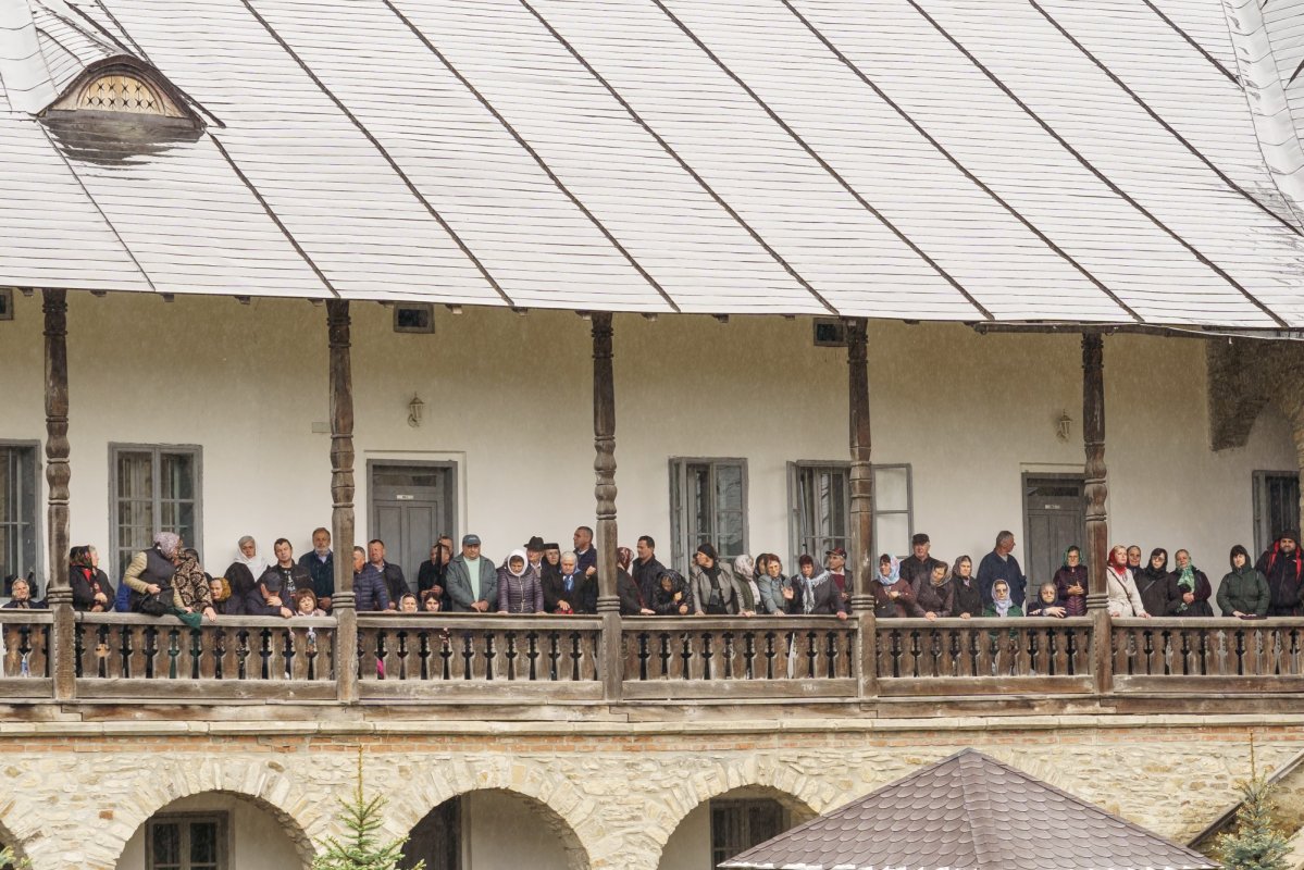 Hramul istoric al Mănăstirii Neamț, sărbătorit de praznicul Înălțării Domnului 363425