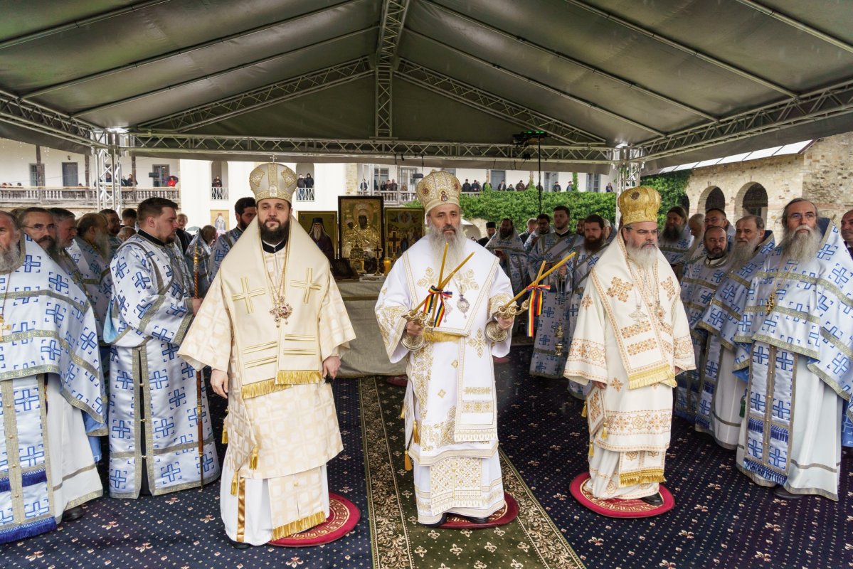 Hramul istoric al Mănăstirii Neamț, sărbătorit de praznicul Înălțării Domnului 363427