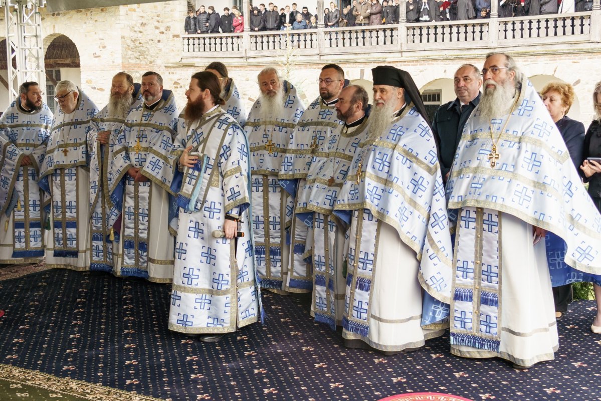 Hramul istoric al Mănăstirii Neamț, sărbătorit de praznicul Înălțării Domnului 363430
