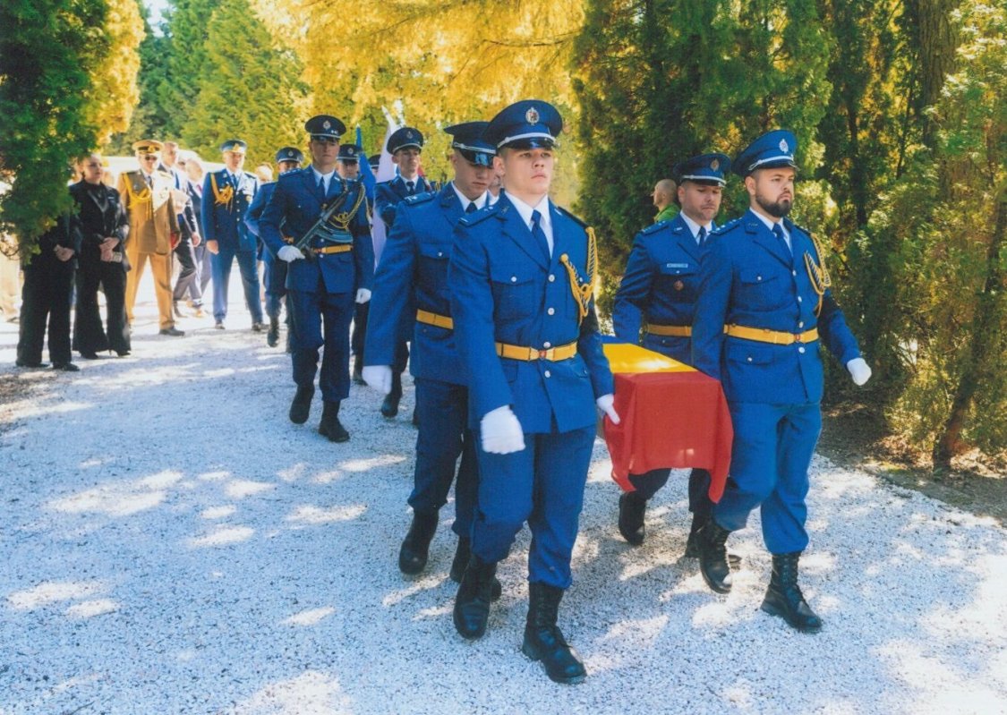 Reînhumarea osemintelor unui soldat român necunoscut în Cimitirul din Zvolen 363573
