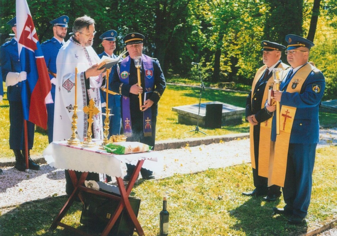 Reînhumarea osemintelor unui soldat român necunoscut în Cimitirul din Zvolen 363583