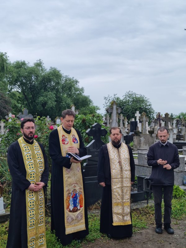 Șapte ani de la trecerea la cele veșnice a părintelui profesor Nicolae Achimescu 363649