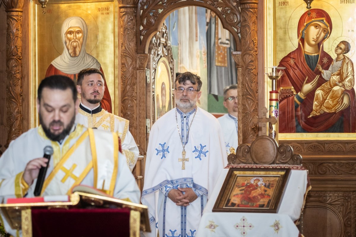 Moment de bucurie pentru o parohie din Capitală 363712