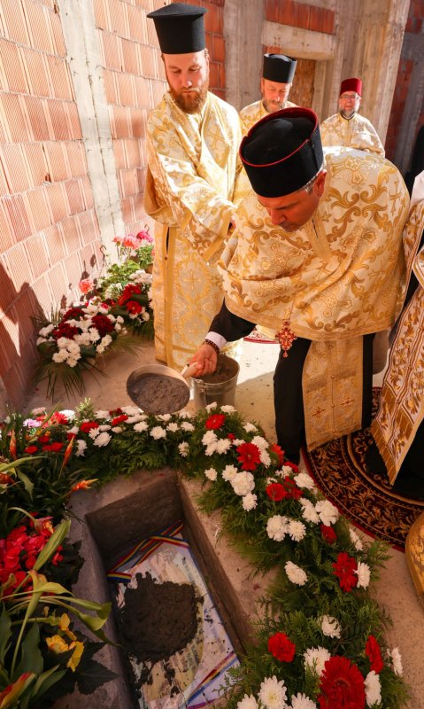 Piatră de temelie pentru o nouă biserică în parohia vrânceană Lămotești 363865