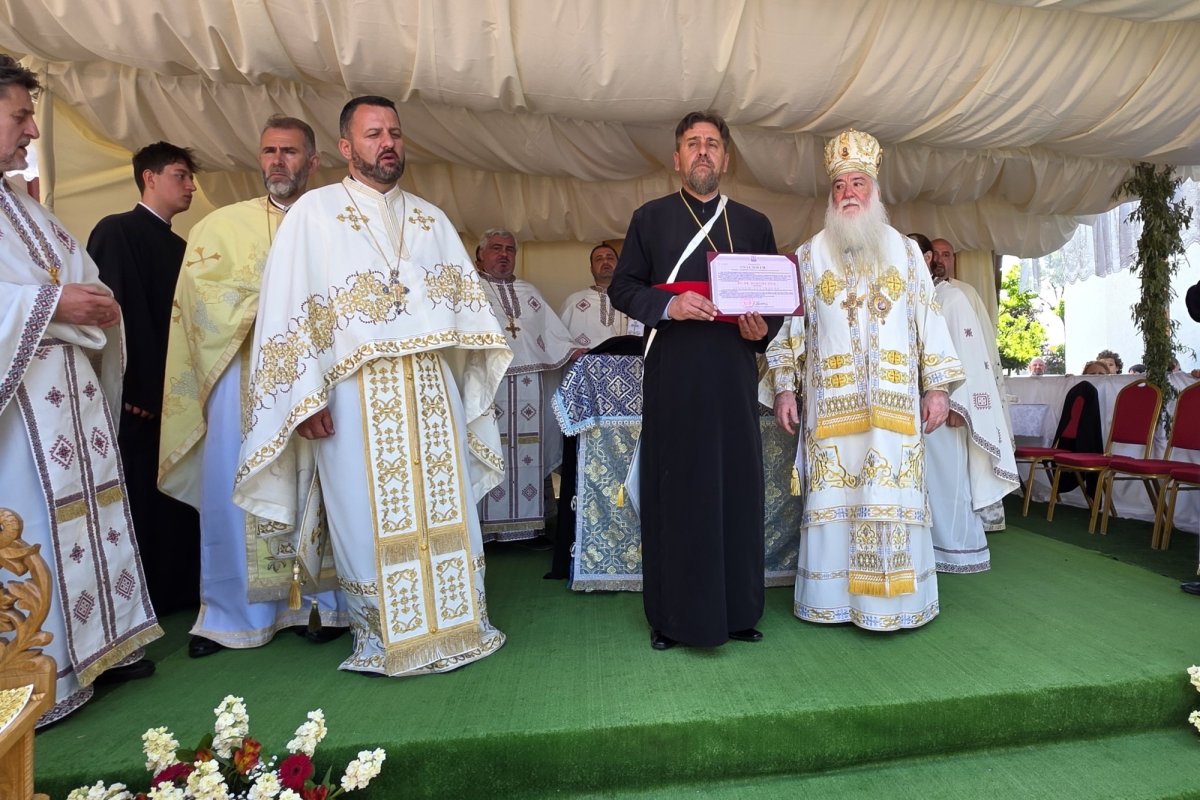 Sfințirea unei noi biserici din Drobeta‑Turnu Severin 363842